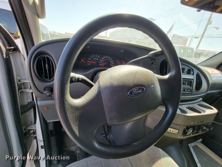 image for item FL9168 2004 Ford E350 Super Duty  handicap accessible van