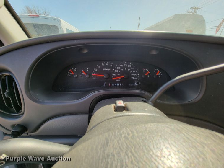 image for item FL9168 2004 Ford E350 Super Duty  handicap accessible van