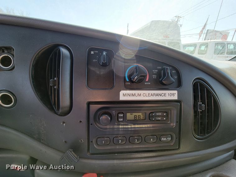 image for item FL9168 2004 Ford E350 Super Duty  handicap accessible van