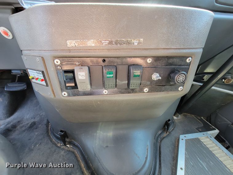 image for item FL9168 2004 Ford E350 Super Duty  handicap accessible van