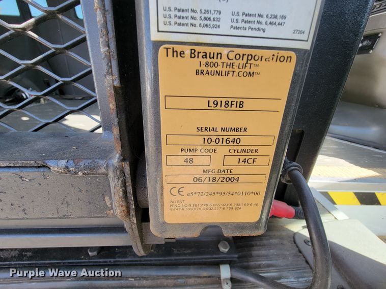 image for item FL9168 2004 Ford E350 Super Duty  handicap accessible van