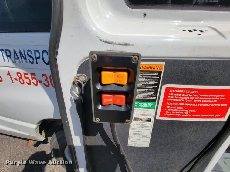 image for item FL9168 2004 Ford E350 Super Duty  handicap accessible van