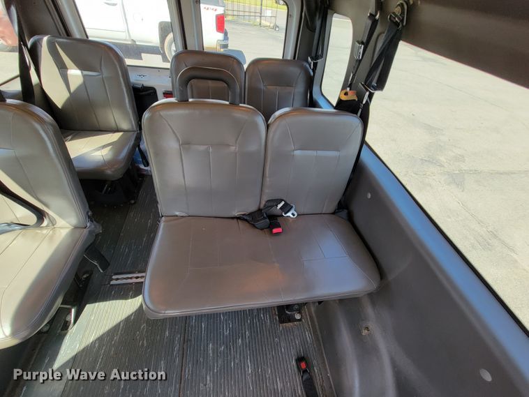 image for item FL9168 2004 Ford E350 Super Duty  handicap accessible van