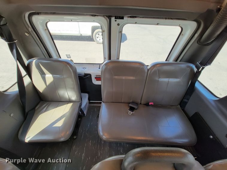 image for item FL9168 2004 Ford E350 Super Duty  handicap accessible van