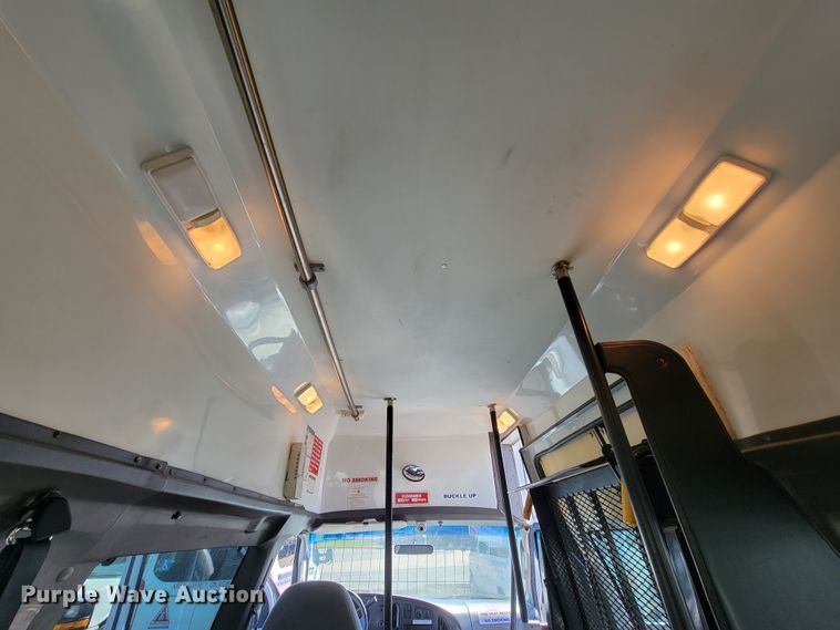 image for item FL9168 2004 Ford E350 Super Duty  handicap accessible van