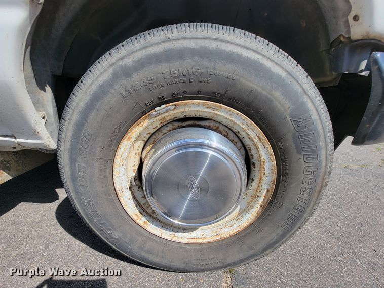 image for item FL9168 2004 Ford E350 Super Duty  handicap accessible van