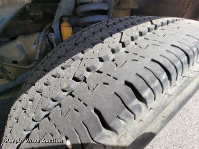 image for item FL9168 2004 Ford E350 Super Duty  handicap accessible van