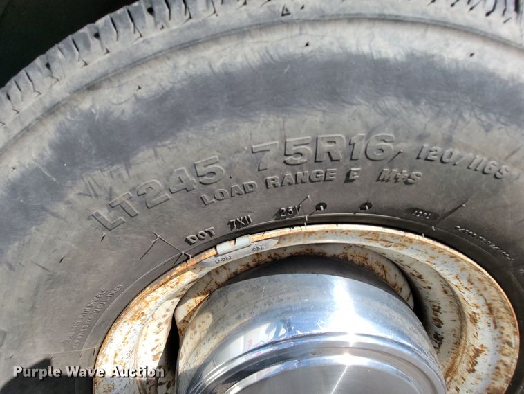 image for item FL9168 2004 Ford E350 Super Duty  handicap accessible van