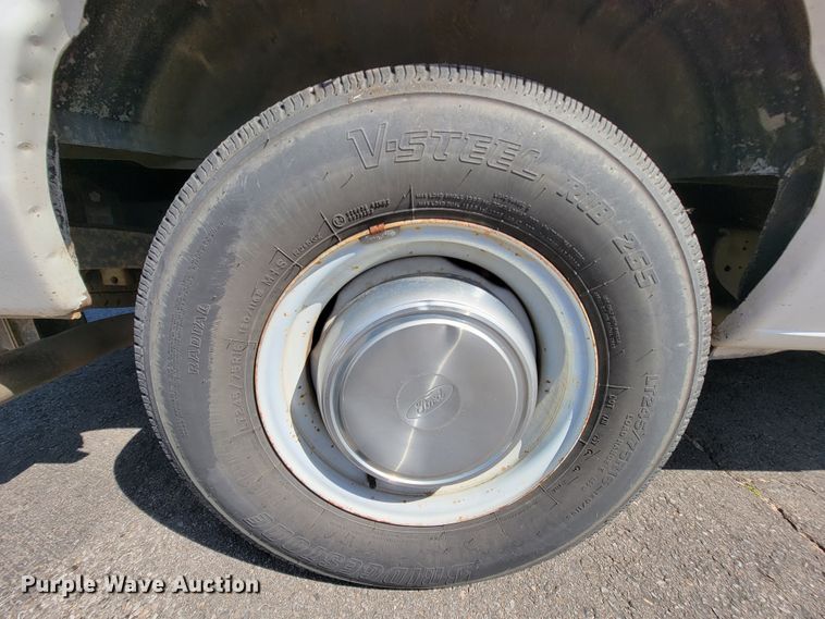 image for item FL9168 2004 Ford E350 Super Duty  handicap accessible van