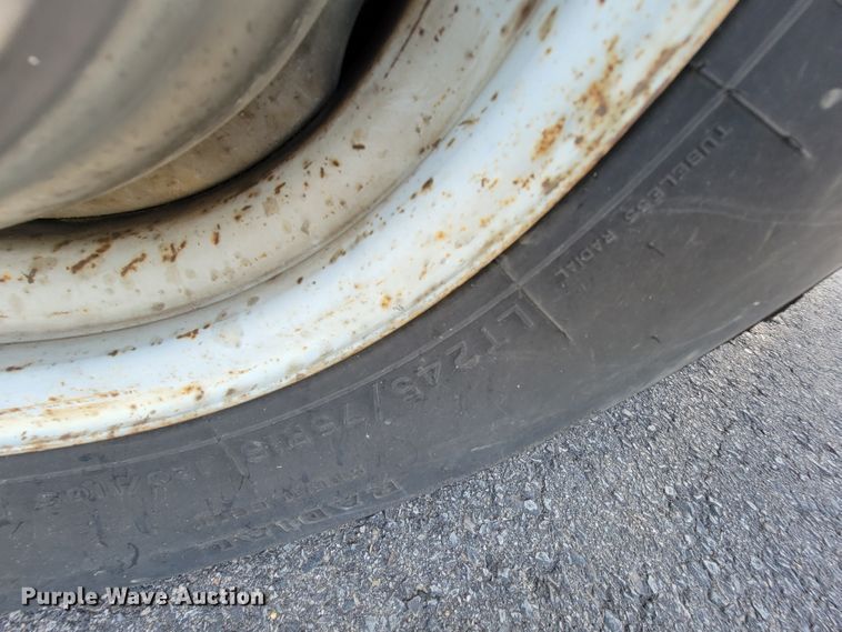 image for item FL9168 2004 Ford E350 Super Duty  handicap accessible van