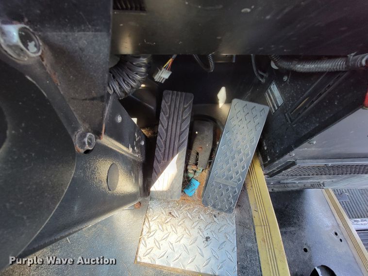 image for item FL9192 2005 Gillig G29E102R2  shuttle bus