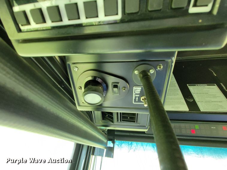 image for item FL9192 2005 Gillig G29E102R2  shuttle bus