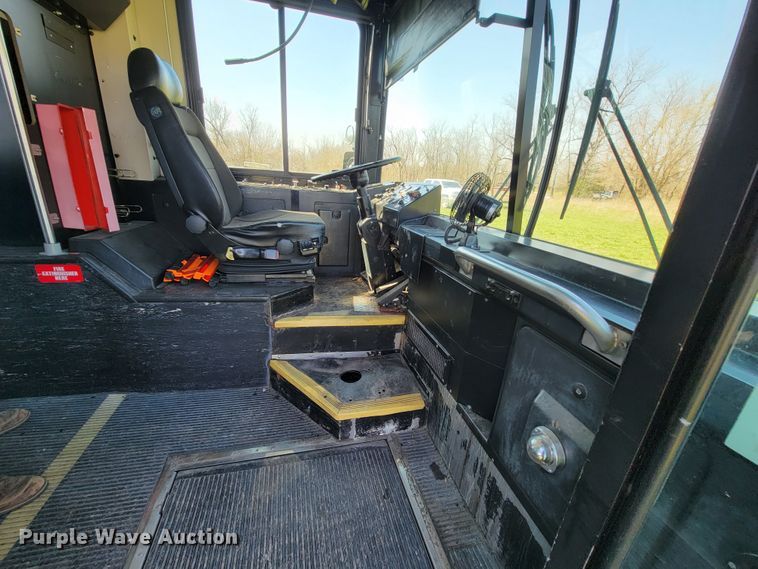 image for item FL9192 2005 Gillig G29E102R2  shuttle bus