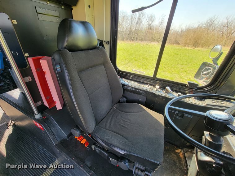 image for item FL9192 2005 Gillig G29E102R2  shuttle bus