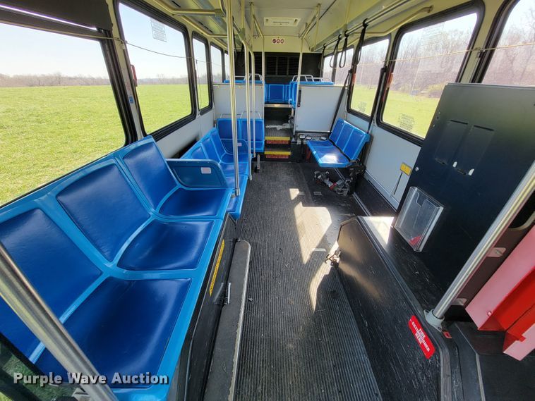 image for item FL9192 2005 Gillig G29E102R2  shuttle bus