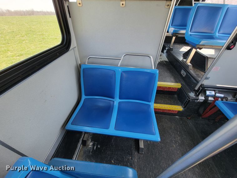 image for item FL9192 2005 Gillig G29E102R2  shuttle bus