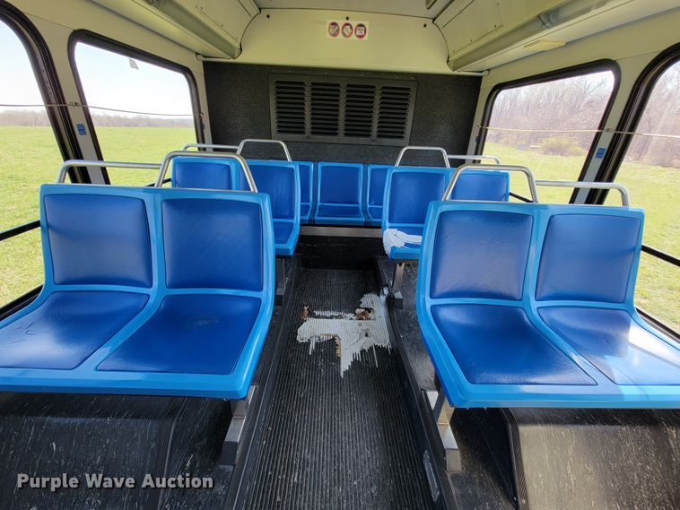 image for item FL9192 2005 Gillig G29E102R2  shuttle bus