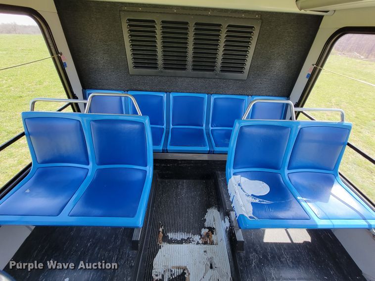image for item FL9192 2005 Gillig G29E102R2  shuttle bus