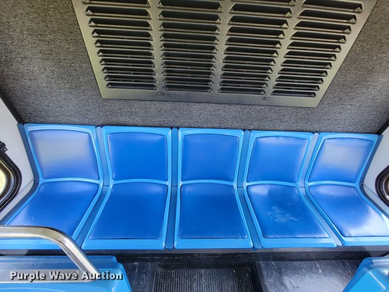image for item FL9192 2005 Gillig G29E102R2  shuttle bus