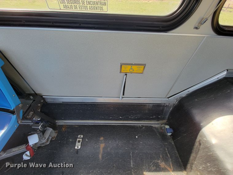 image for item FL9192 2005 Gillig G29E102R2  shuttle bus