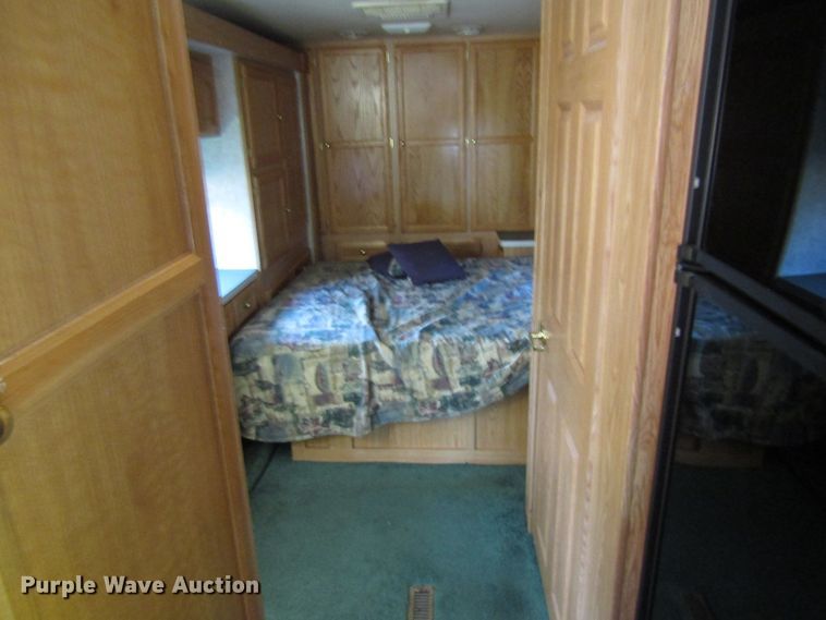 image for item GC9889 2001 Landau  RV