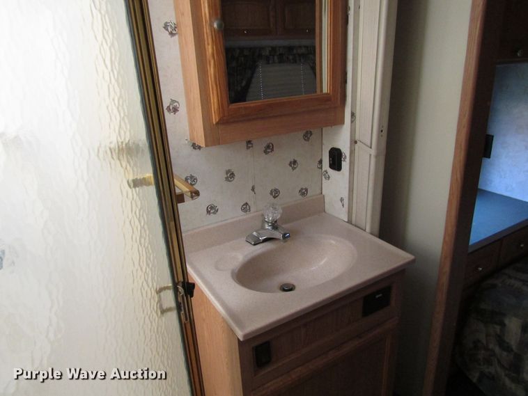 image for item GC9889 2001 Landau  RV