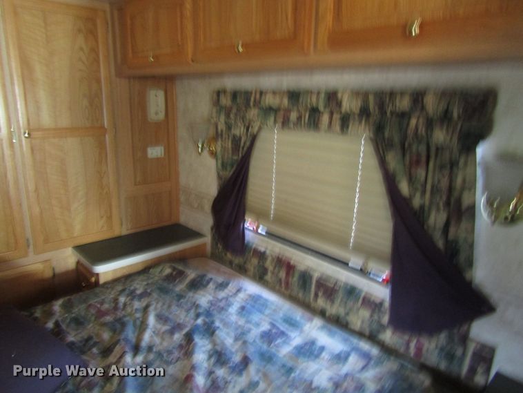 image for item GC9889 2001 Landau  RV