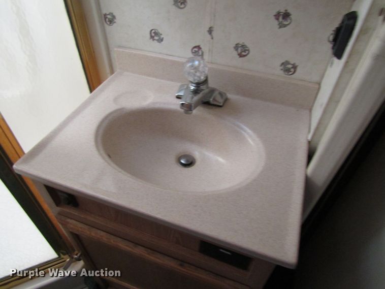 image for item GC9889 2001 Landau  RV