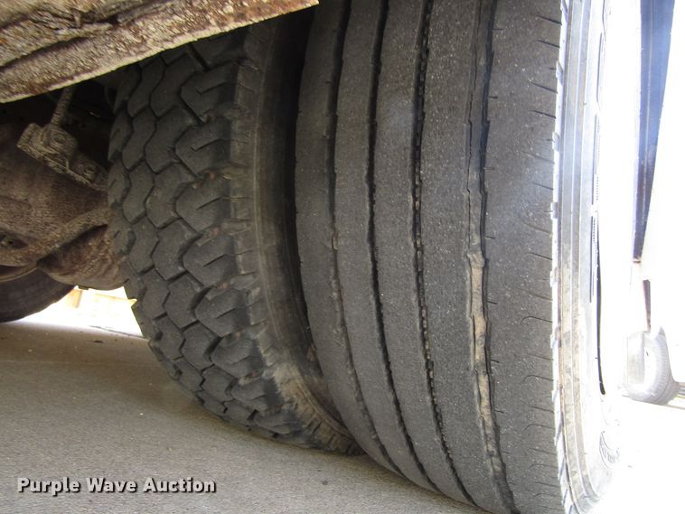 image for item GC9889 2001 Landau  RV