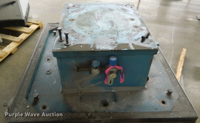 image for item GE9951 Motoman HP165 six axis robot