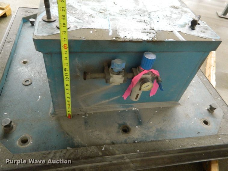 image for item GE9951 Motoman HP165 six axis robot