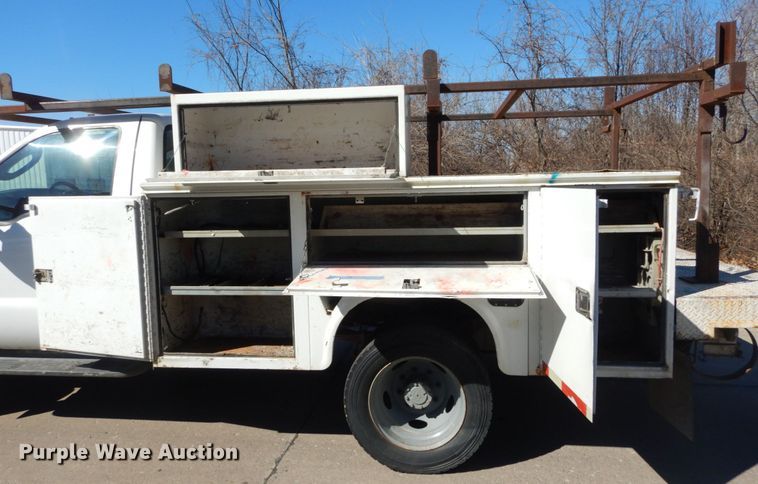 image for item GT9597 2003 Ford F550 Super Duty XL  utility / service truck