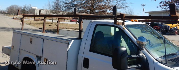 image for item GT9597 2003 Ford F550 Super Duty XL  utility / service truck