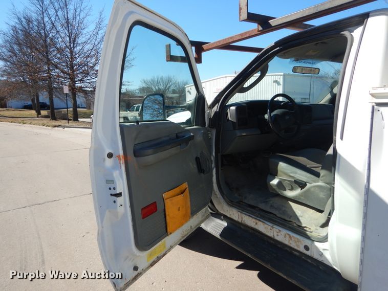 image for item GT9597 2003 Ford F550 Super Duty XL  utility / service truck