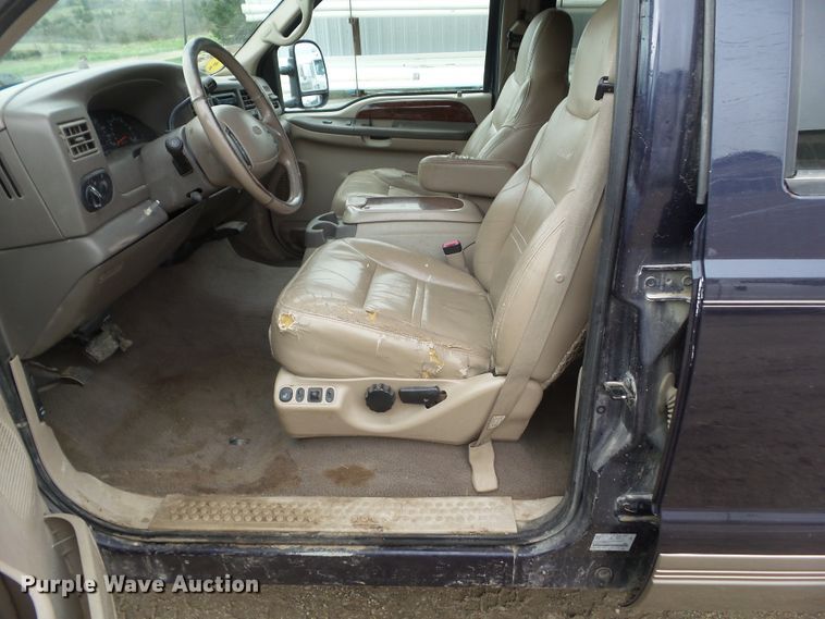 image for item HF9874 2000 Ford Excursion  SUV