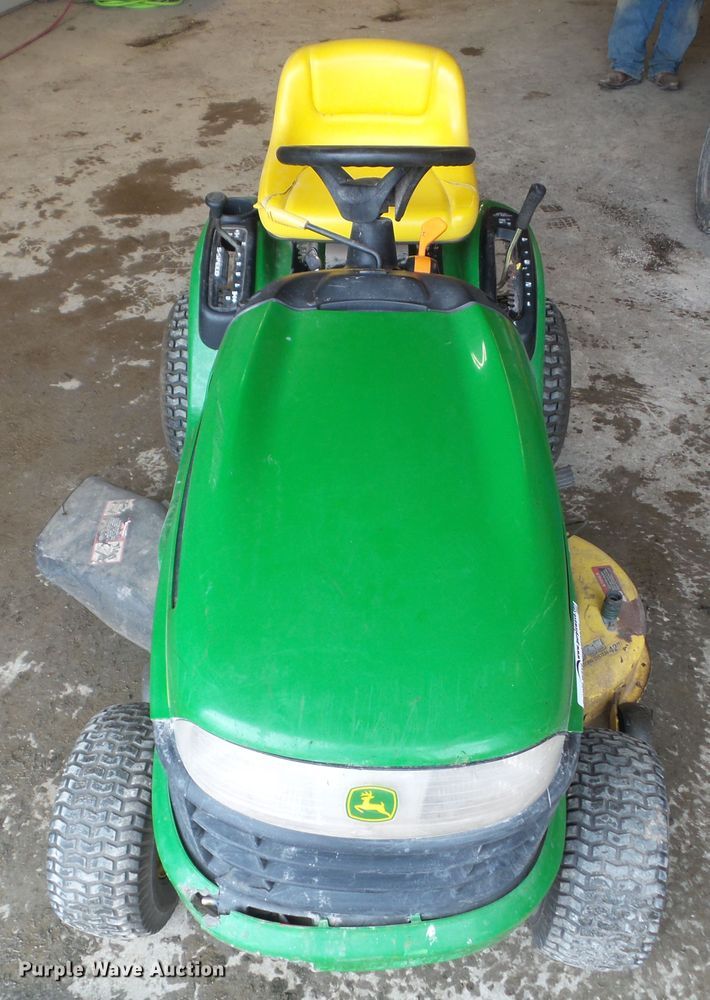 image for item HF9875 John Deere LA105  lawn mower