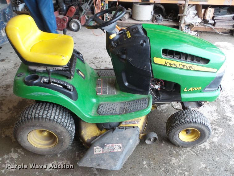 image for item HF9875 John Deere LA105  lawn mower