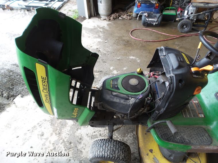 image for item HF9875 John Deere LA105  lawn mower
