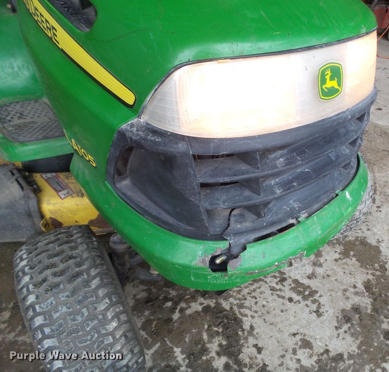 image for item HF9875 John Deere LA105  lawn mower