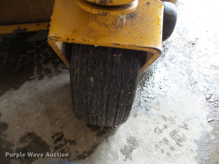 image for item HF9878 2005 Hustler FasTrak  ZTR lawn mower