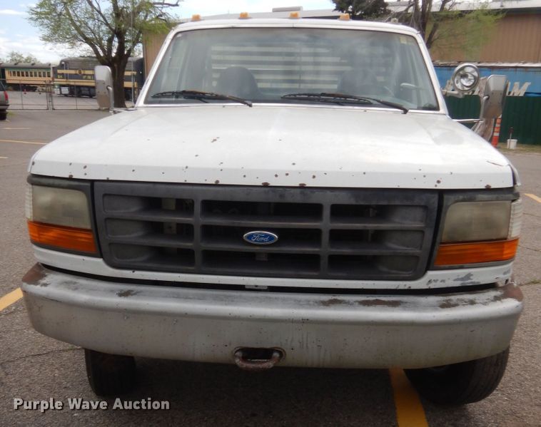 image for item HG9707 1997 Ford F450  flatbed truck