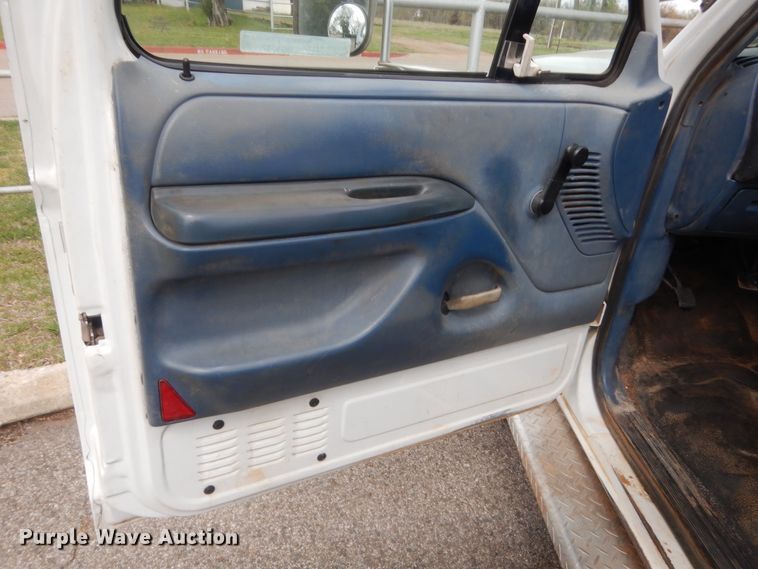 image for item HG9707 1997 Ford F450  flatbed truck