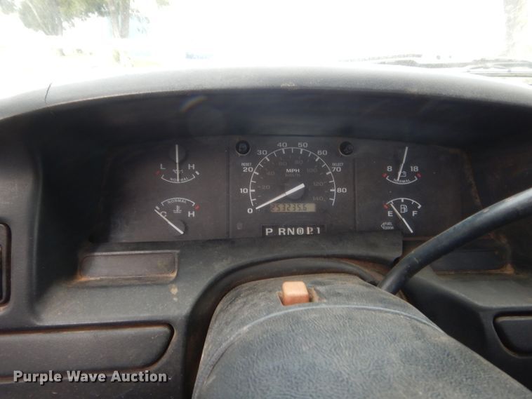 image for item HG9707 1997 Ford F450  flatbed truck