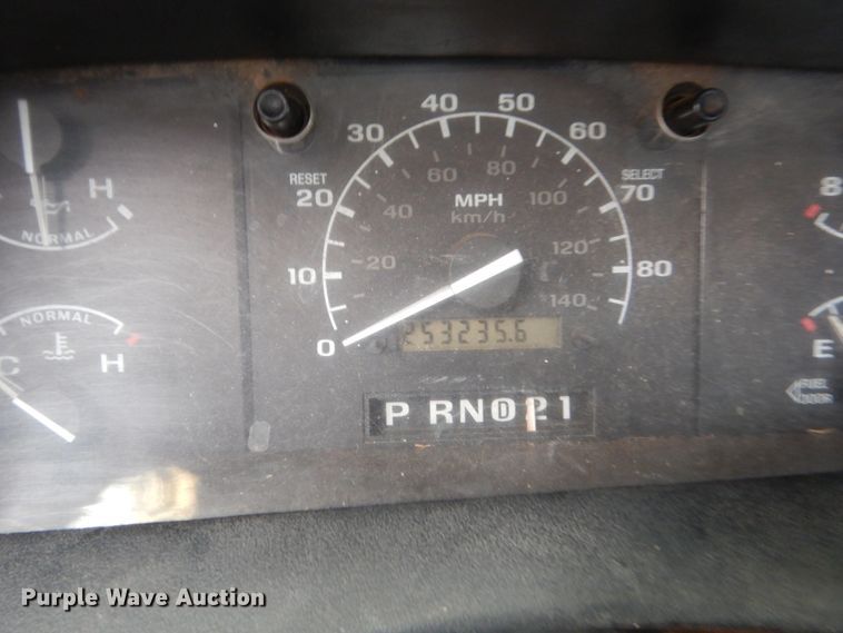 image for item HG9707 1997 Ford F450  flatbed truck