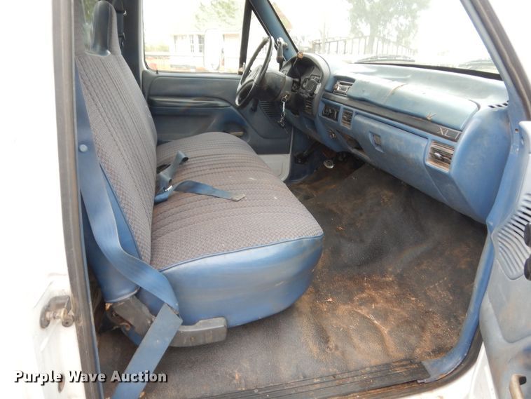 image for item HG9707 1997 Ford F450  flatbed truck