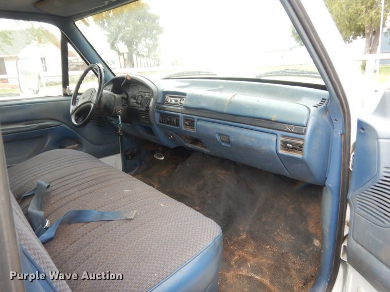 image for item HG9707 1997 Ford F450  flatbed truck