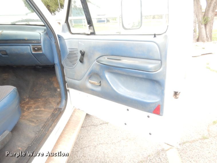 image for item HG9707 1997 Ford F450  flatbed truck