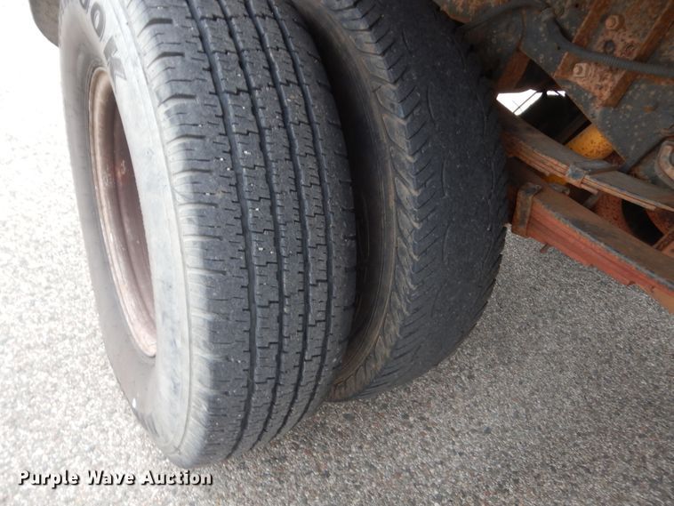 image for item HG9707 1997 Ford F450  flatbed truck