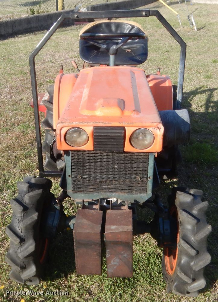 image for item HG9726 Kubota B6000  tractor