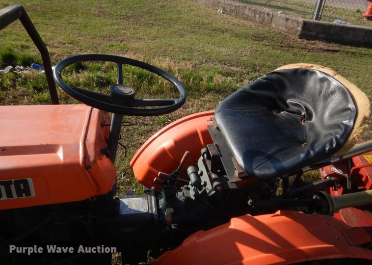 image for item HG9726 Kubota B6000  tractor